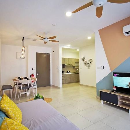 Astetica Pool & Lake View High Floor 100Mbps Wifi Netflix Seri Kembangan Exterior photo