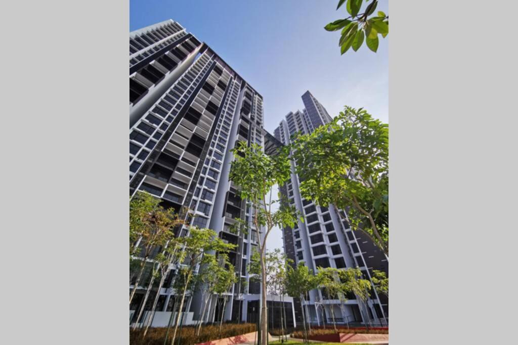 Astetica Pool & Lake View High Floor 100Mbps Wifi Netflix Seri Kembangan Exterior photo