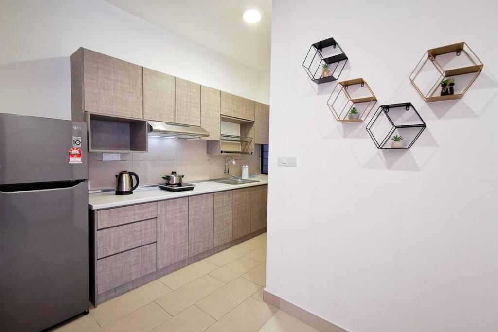Astetica Pool & Lake View High Floor 100Mbps Wifi Netflix Seri Kembangan Exterior photo