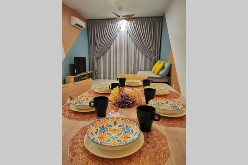 Astetica Pool & Lake View High Floor 100Mbps Wifi Netflix Seri Kembangan Exterior photo