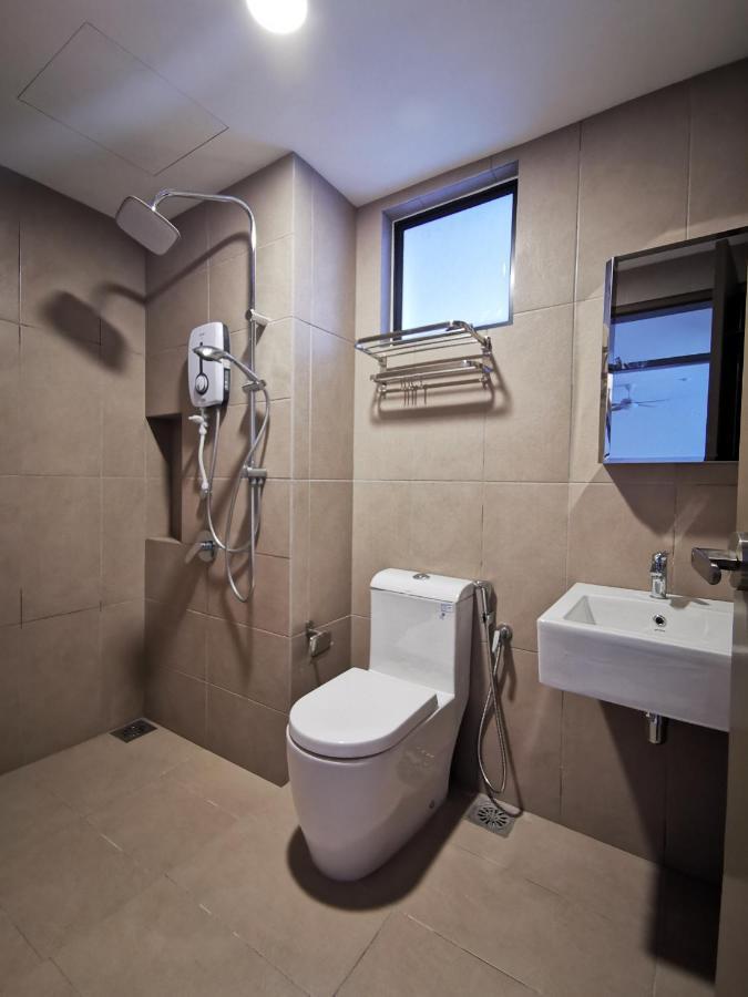 Astetica Pool & Lake View High Floor 100Mbps Wifi Netflix Seri Kembangan Exterior photo