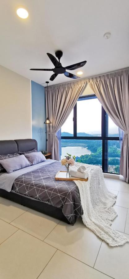 Astetica Pool & Lake View High Floor 100Mbps Wifi Netflix Seri Kembangan Exterior photo